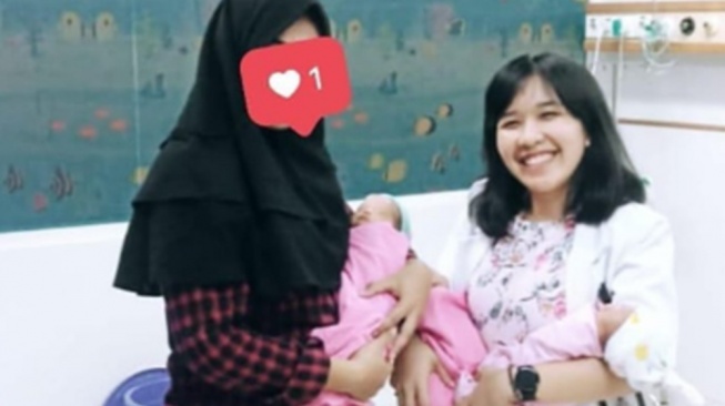 Cerita Mengharukan Ibu Kembar Tiga, Lahiran Secara Normal dan Viral di Medsos