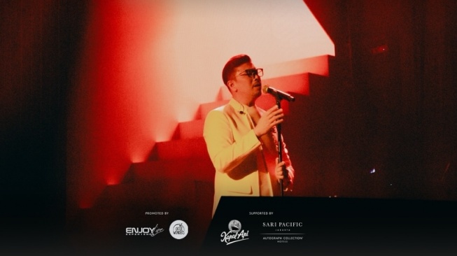 Sammy Simorangkir Hipnotis Senayan dalam Konser '20SSS' yang Penuh Haru