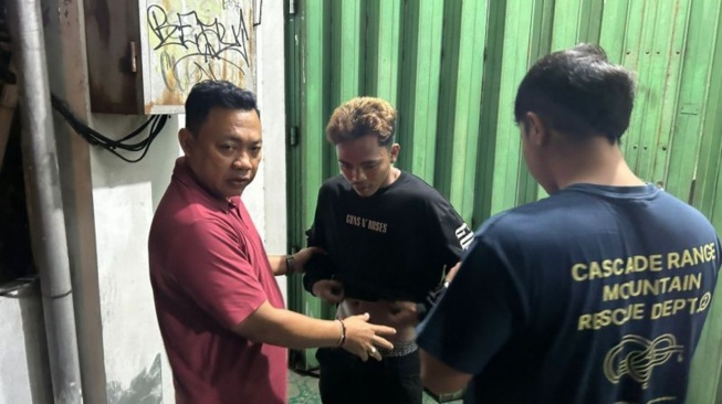 Viral Manusia Silver Todong Pisau di Kuta, Polisi Tangkap Pria Asal Bandung