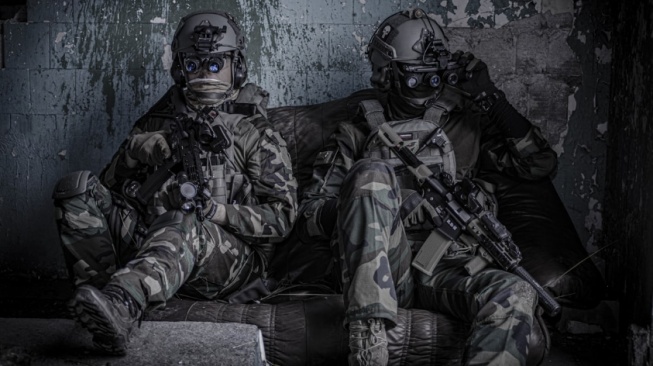 Paradoks Demokrasi: Mengapa Pemimpin Militer Berisiko bagi Indonesia?