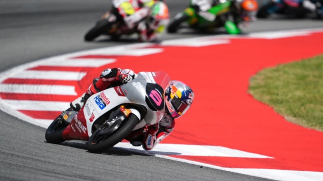 Misteri Setup Motor Veda Ega: Mengapa Melempem di Kualifikasi, Tapi Ganas saat Race Catalunya?