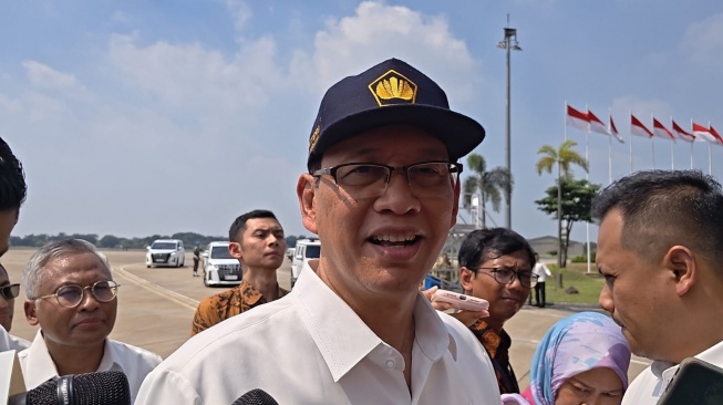 Menteri Keuangan Purbaya Yudhi Sadewa saat ditemui di Bandara Internasional Halim Perdanakusuma, Jakarta, Senin (18/5/2026). [Suara.com/Novian]