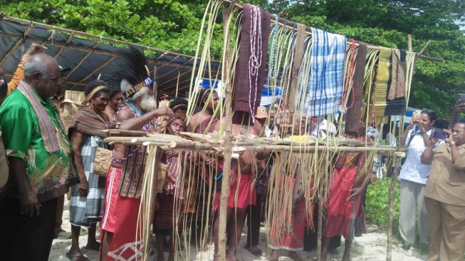 Bagi Masyarakat Adat Malaumkarta, Egek Jadi Ritual Menjaga Laut dari Ancaman Eksploitasi