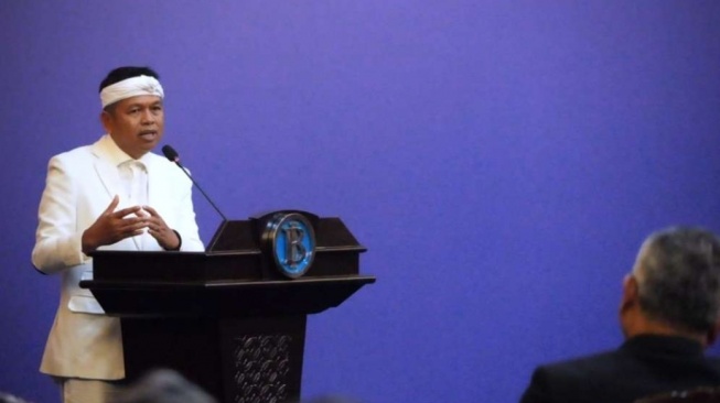 Ribuan Warga Menonton Kirab Budaya Napak Tilas Padjadjaran, KDM: Berdampak Positif bagi Ekonomi