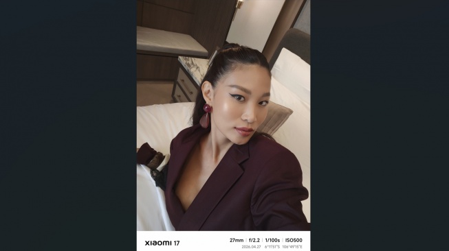 Patricia Gouw dengan Xiaomi 17. [Xiaomi]