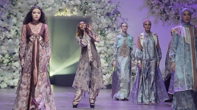 Modest Fashion Naik Kelas: Arabellescarf Bawa Kemewahan Kerajaan India ke Runway Jakarta
