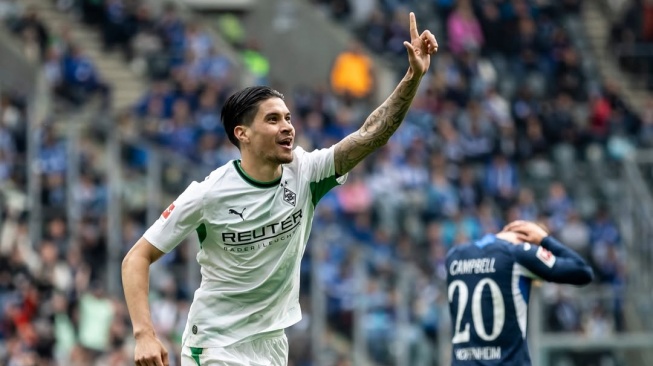 Jelang Bela Timnas Indonesia, Kevin Diks Cetak Gol dan Masuk Tim Terbaik Bundesliga