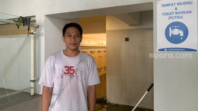 Salah satu pengurus Masjid Al-Mustadam Fakultas Teknik UGM, Dany Sitepu. (Suara.com/Irwan Febri)