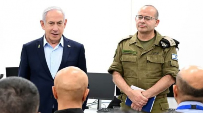 Perdana Menteri Israel Benjamin Netanyahu menunjuk Mayor Jenderal Roman Gofman (kanan) sebagai direktur baru Mossad [Istimewa]