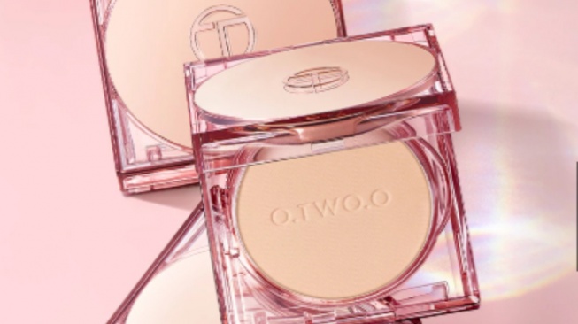 O.TWO.O Matte Powder Waterproof Long Lasting Oil Control.