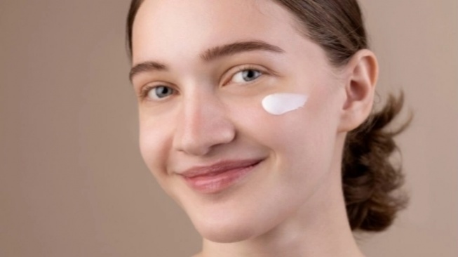 4 Sunscreen Zinc PCA untuk Kulit Berminyak, Bantu Wajah Matte Bebas Kilap!