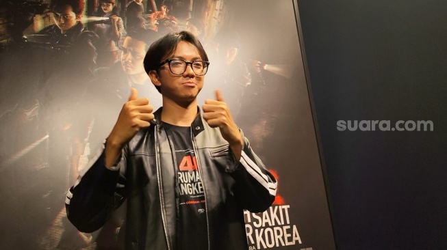 Saputra Kori salah satu pemain film  402: Rumah Sakit Angker Korea ditemui di Kuningan, Jakarta Selatan pada Selasa, 19 Mei 2026 [Suara.com/Rena Pangesti]