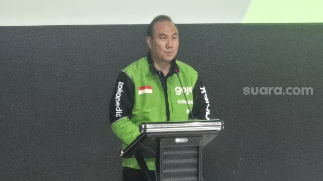 Direktur Utama/CEO PT GoTo Gojek Tokopedia Tbk (GOTO) Hans Patuwo dalam jumpa pers di Jakarta, Selasa (19/5/2026). [Suara.com/Dythia]