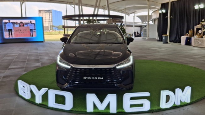 BYD M6 DM Resmi Diperkenalkan di Indonesia Tanpa Umumkan Harga