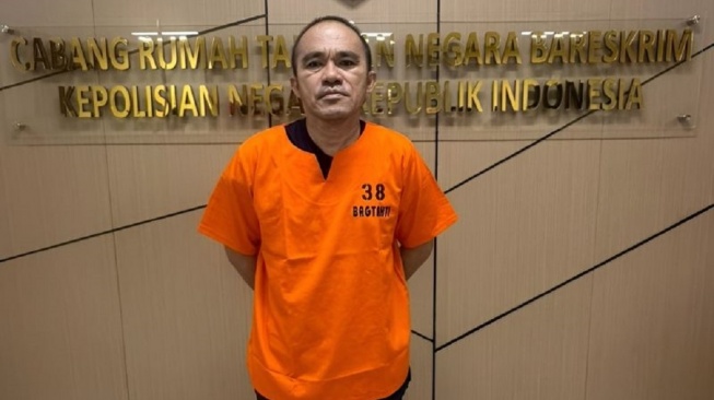 Tampang Eks Kasat Narkoba Kutai Barat AKP Deky Sasiang Ditahan Bareskrim, Jadi Beking Bandar