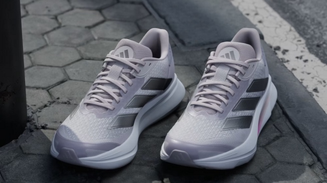 6 Rekomendasi Sepatu Lari Adidas Paling Murah untuk Wanita, Semua di Bawah Rp700 Ribu