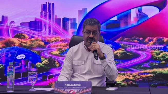 Presiden Direktur dan CEO XLSMART, Rajeev Sethi dalam jumpa pers di Jakarta, Rabu (20/5/2026). [Suara.com/Dythia]