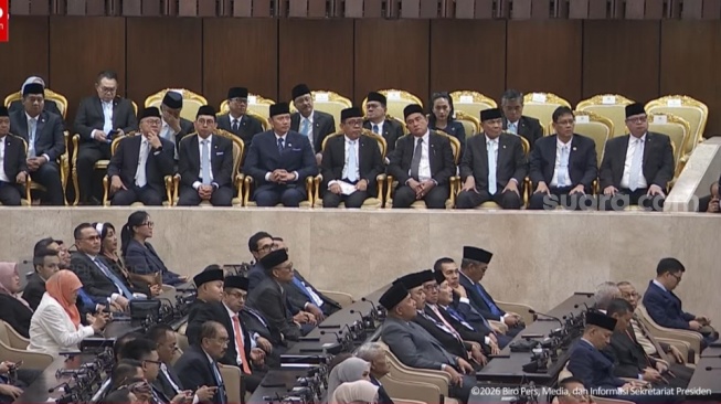 Momen Puan Sapa Prabowo sebagai Ketum Gerindra di Rapat Paripurna DPR RI