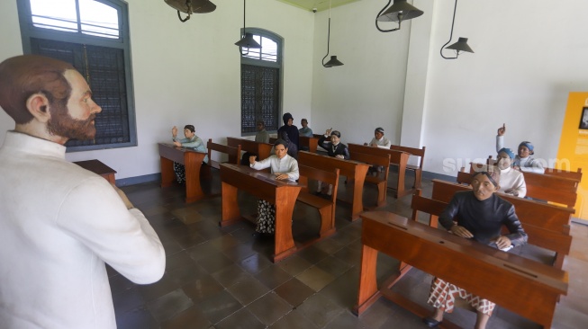 Pengunjung melihat diorama sejarah di Museum Kebangkitan Nasional, Jakarta, Rabu (20/5/2026). [Suara.com/Alfian Winanto]