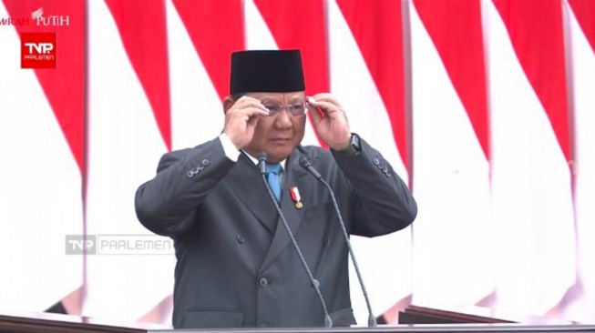Usai Izin Minum Kopi di Paripurna, Prabowo Pakai Kacamata Cek Fraksi Gerindra: Ada yang Tidur Nggak?