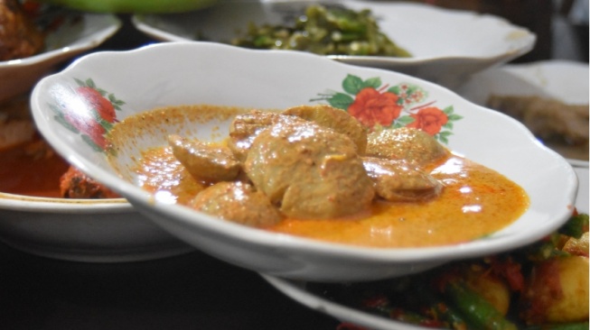 Mencicipi Rendang dan Ikan Bakar Juara di Rumah Makan Ganto Sori Kuala Tungkal