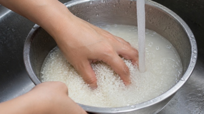 Mencuci Beras Sebaiknya Berapa Kali sebelum Dimasak? Jangan sampai Nutrisinya Terbuang