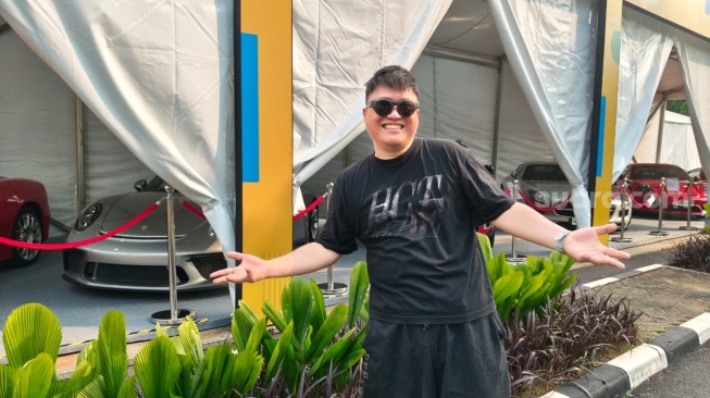 YouTuber Jejouw saat datang ke lelang barang koruptor yang disita dalam BPA Fair di Kebagusan, Jakarta Selatan pada Kamis, 21 Mei 2026 [Suara.com/Rena Pangesti]