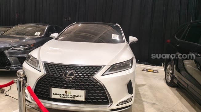 Koleksi Perhiasan Sandra Dewi Siap Dilelang Kejaksaan, Mobil Harvey Moeis Masih Tahap Penilaian