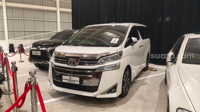 Mobil mewah Harvey Moeis yang terpajang di BPA Fair untuk dilelang kejaksaan, Kebagusan, Jakarta Selatan pada Kamis, 21 Mei 2026 [Suara.com/Rena Pangesti]