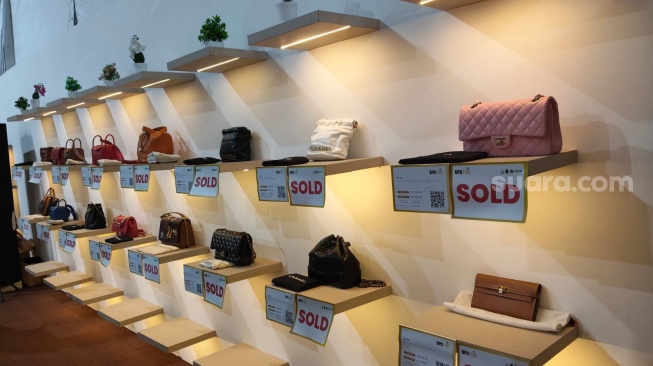 Tas mewah Sandra Dewi yang laku dilelang di BPA Fair kawasan Kebagusan, Jakarta Selatan pada Kamis, 21 Mei 2026 [Suara.com/Rena Pangesti]