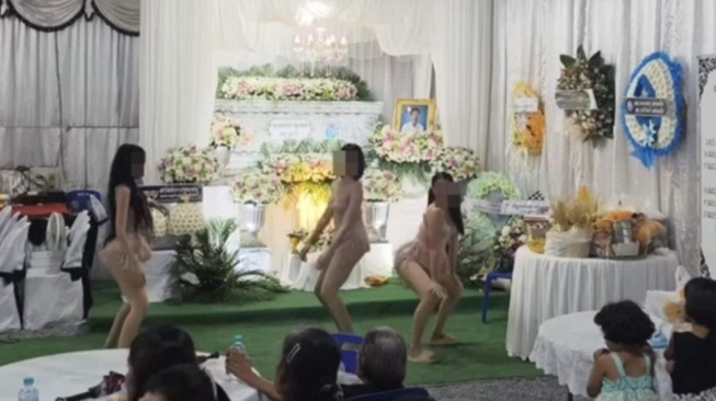 Prosesi Pemakaman Viral, Pelayat Disuguhkan Aksi Penari Berpakaian Minim