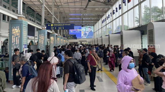 Sempat Lumpuh Total, Jalur Stasiun Pasar Senen Akhirnya Pulih Usai 2 Kereta Tergelincir Berbarengan