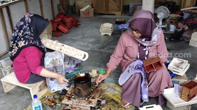 Hasil karya masyarakat di Desa Krebet (Suara.com/Gagah Radhitya)