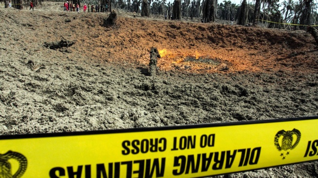Kondisi sumur bor yang menyemburkan api dari dalam tanah di areal perkebunan kelapa sawit Desa Blang Rubek, Kecamatan Lhoksukon, Aceh Utara, Aceh, Jumat (22/5/2026). [ANTARA FOTO/Rahmad/tom]