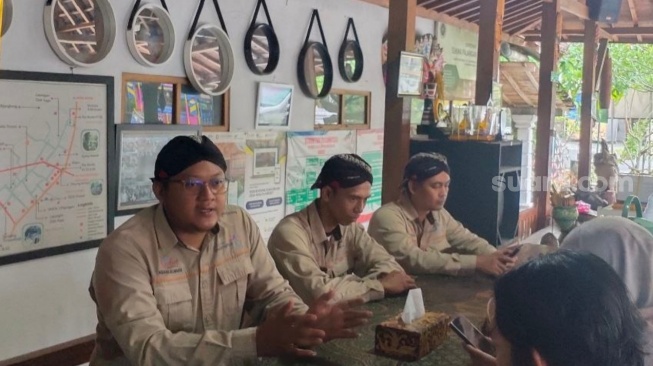 Jati Kumara selaku Pengelola Desa Wisata Krebet saat kunjungan Astra Motor Yogyakarta (Suara.com/Gagah Radhitya)