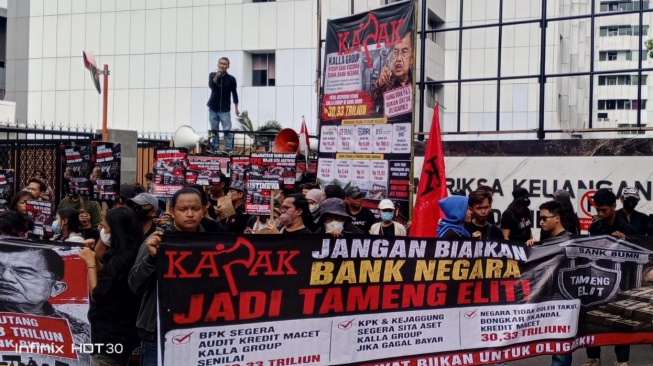 Gelar Aksi, Komite Pemuda Anti Korupsi Desak BPK Audit Dugaan Kredit Macet Kalla Group