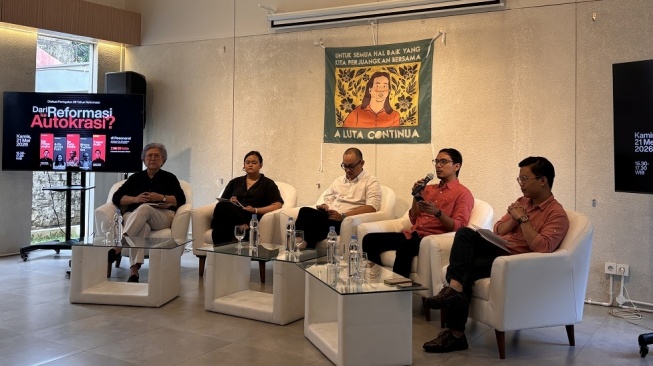 Aktivis dan ekonom menggelar diskusi bertajuk 'Dari Reformasi ke Autokrasi'. [Suara.com/Dinda]