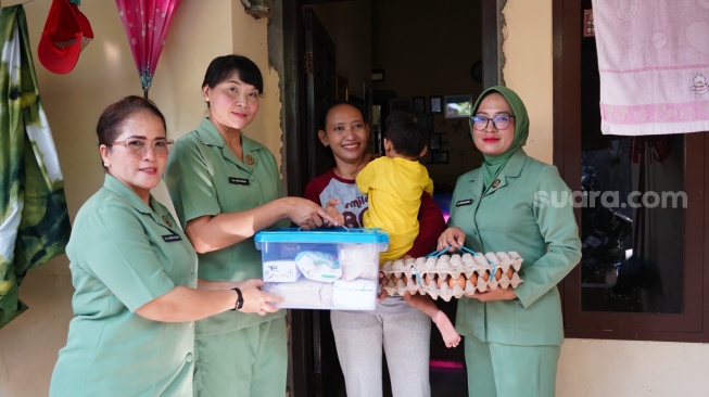 Program Penyuluhan Kesehatan TMMD ke-128 bersama Warga Pulomerak, Kota Cilegon. [Hairul Alwan/Suara.com]