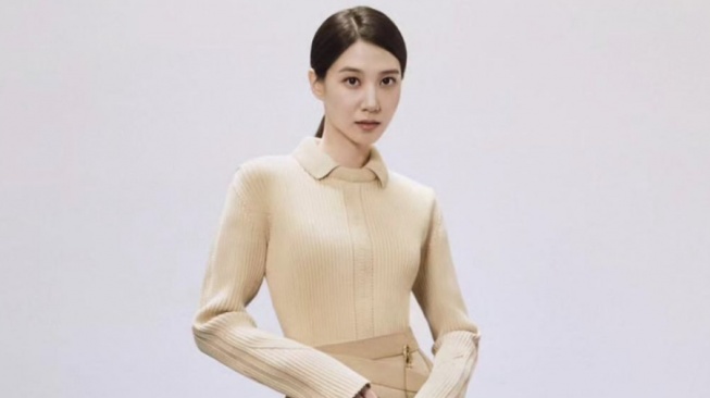 4 Gaya OOTD Chic ala Park Eun Bin, Cocok buat Ide Daily Office Look