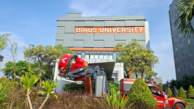 Auditorium Binus Anggrek Terbakar! 70 Personel Damkar Diterjunkan, Penyebab Masih Misteri