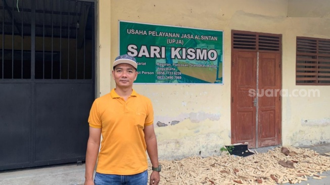 Ulu-ulu Kalurahan Poncosari, Rian Wijayanto, ketika ditemui di Balai Penyuluhan Pertanian (BPP) desa. (Suara.com/Irwan Febri)