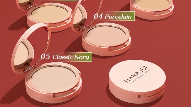 Bedak Padat Hanasui Agar Natural Pakai Shade Berapa? Ini 5 Pilihan yang Bisa Disesuaikan
