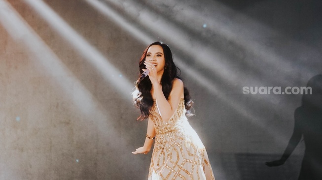 Lyodra saat tampil di Gala Worcas [Suara.com]