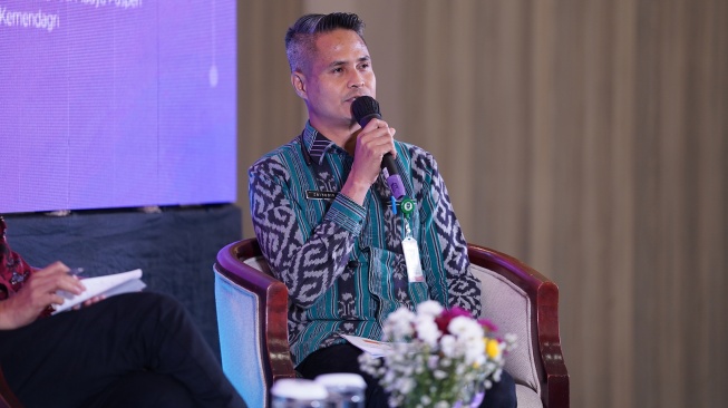 Perencana Ahli Madya Puspen Kemendagri Zainudin memberikan pemaparan pada Sesi diskusi "Tata Kelola Komunikasi Digital Daerah" dalam gelaran Jateng Media Summit 2026 di Semarang, Jawa Tengah, Rabu (20/5/2026). [Dok Jateng Media Summit] 