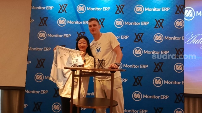 Viktor Axelsen datang ke Indonesia menyapa penggemar. [Dok. Arief Apriadi/Suara.com]