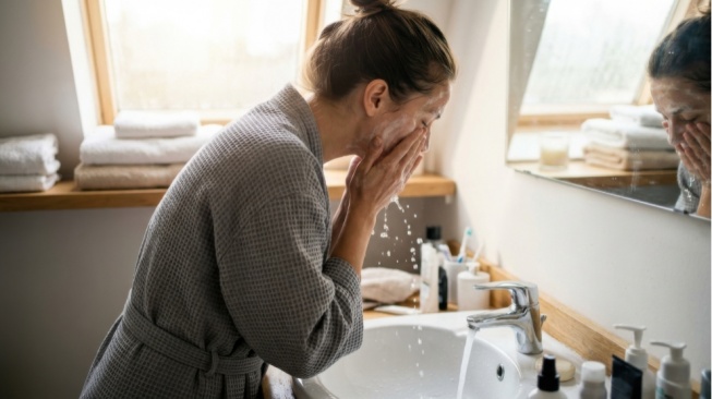 Masih Salah Pilih Face Wash? Cek 5 Jenis yang Sesuai dengan Kulitmu