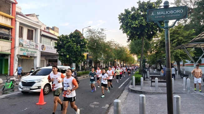 Ajang lari Jogja Run D-City 2026 sukses digelar pada Minggu (24/5/2026). Hasil penjualan tiket diberikan untuk beasiswa pendidikan (Suara.com/Arif Budi)
