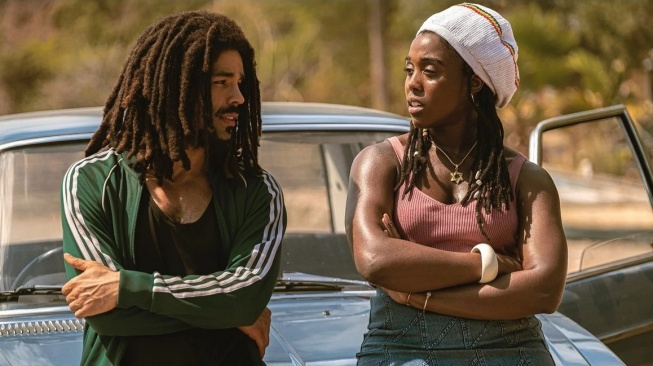 Film Bob Marley: One Love yang dibintangi Kingsley Ben-Adir tengah tayang di Netflix. [Paramount]