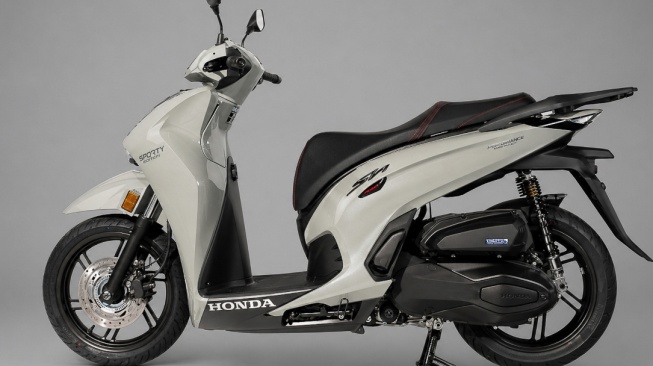 Lupakan Skutik 150cc Biasa, Motor Mewah Honda Ini Punya Traksi Sempurna dan Tenaga Mantap (Greatbiker)