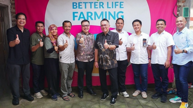 Bayer Indonesia menerima kunjungan Kementerian Koordinator Bidang Pemberdayaan Masyarakat (Kemenko PM) dan Pusat Investasi Pemerintah, Kementerian Keungan di Better Life Farming Center (BLFC) Mojokerto, Jawa Timur. Kunjungan dan dialog multipihak ini bertujuan menjajaki kolaborasi strategis melalui program Better Life Farming dan Perintis Berdaya demi memberdayakan ekonomi petani.

